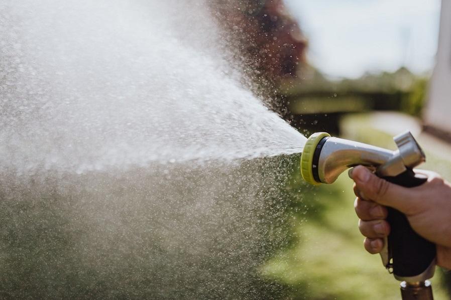 [Translate to Englisch:] Gartenbewässerung mit Gartenpumpe