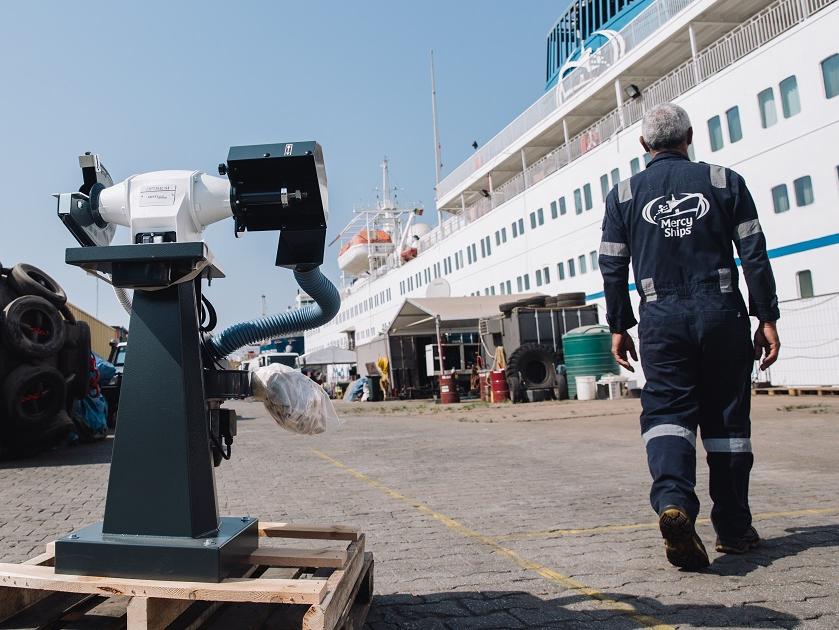 [Translate to Englisch:] Mercy Ships nutzt Doppelschleifmaschine von Optimum