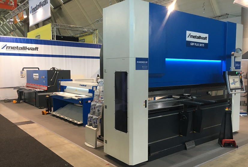 [Translate to Englisch:] Gesenkbiegepressen und Tafelscheren auf der Blechexpo 2021